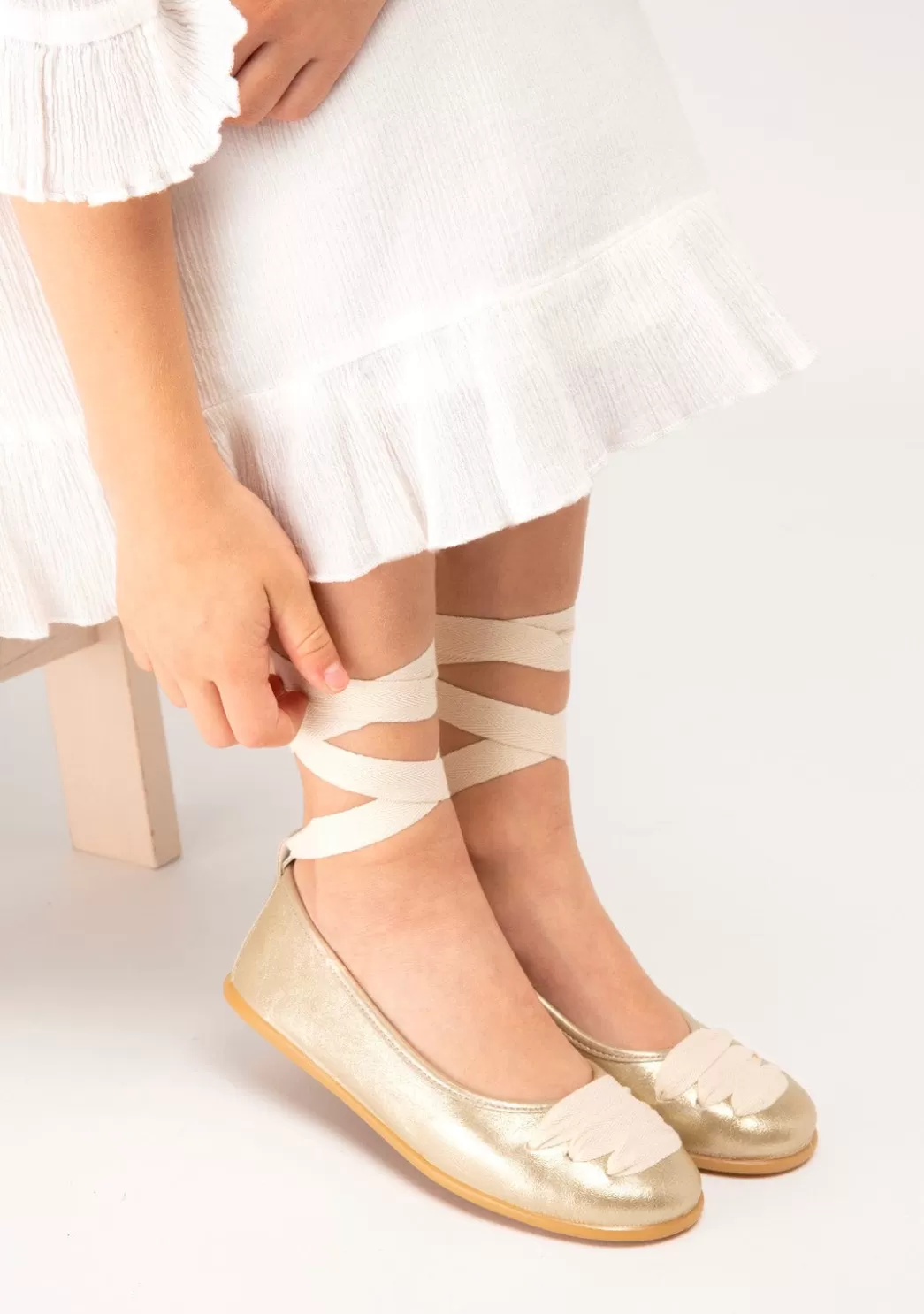 bailarinas_de_nia_con_lazo_platino_bw_5.webp Cheap Bailarinas De Niña Con Lazo Platino B&W Zapatos | Zapatos De Ceremonia