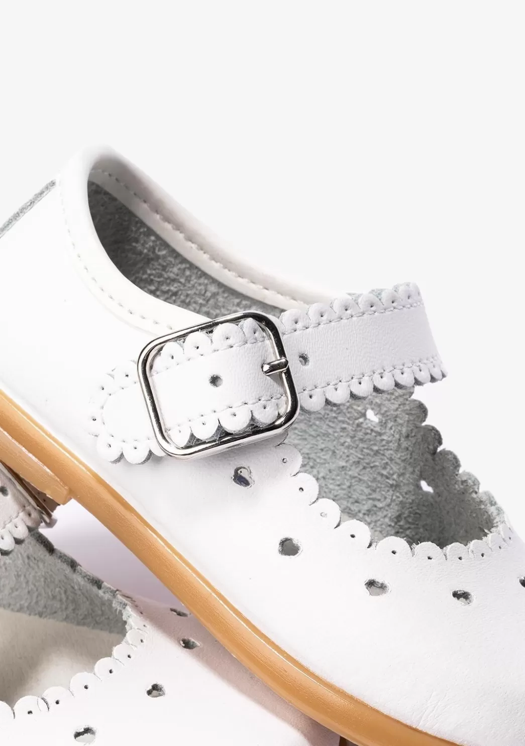 pepitos_de_beb_hebilla_ondas_napa_blanco_3.webp Outlet Pepitos De Bebé Hebilla Ondas Napa Blanco Bailarinas | Zapatos De Ceremonia