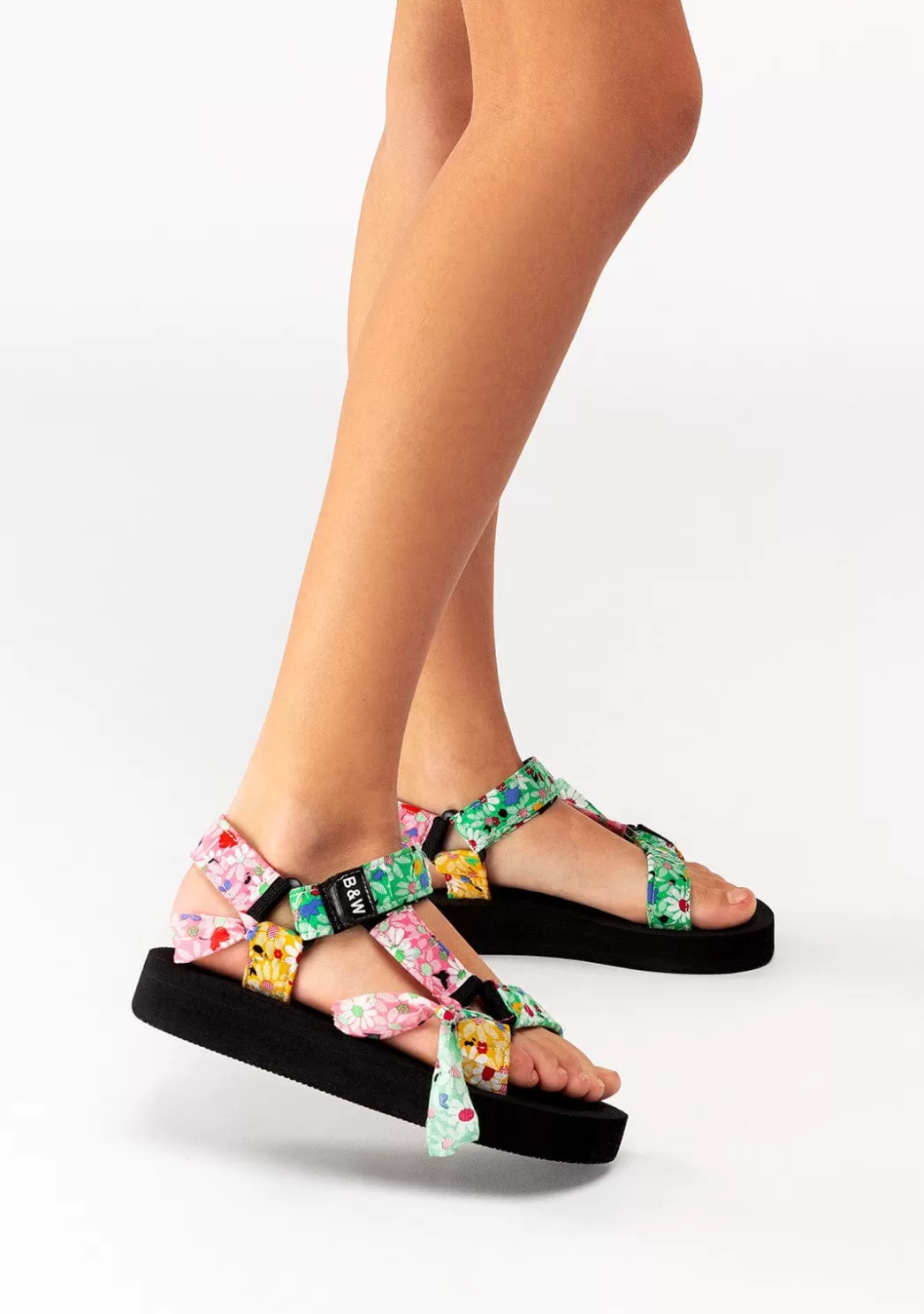sandalias_de_nia_flores_multicolor_bw_4.webp New Sandalias De Niña Flores Multicolor B&W Sandalias | Sandalias