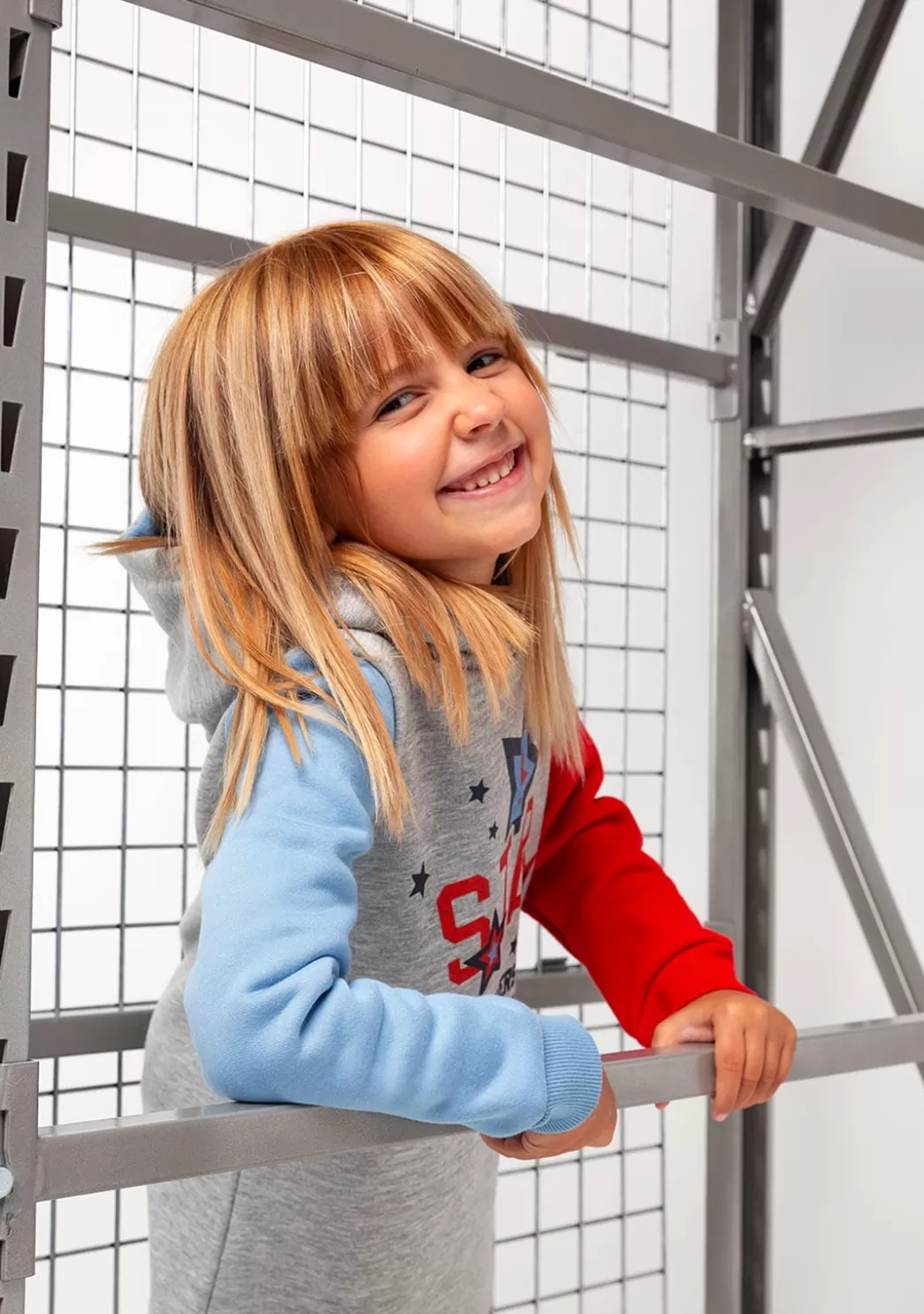 vestido_de_nia_color_block_capucha_gris_8.webp Fashion Vestido De Niña Color Block Capucha Gris Vestidos Sudadera | Vestidos